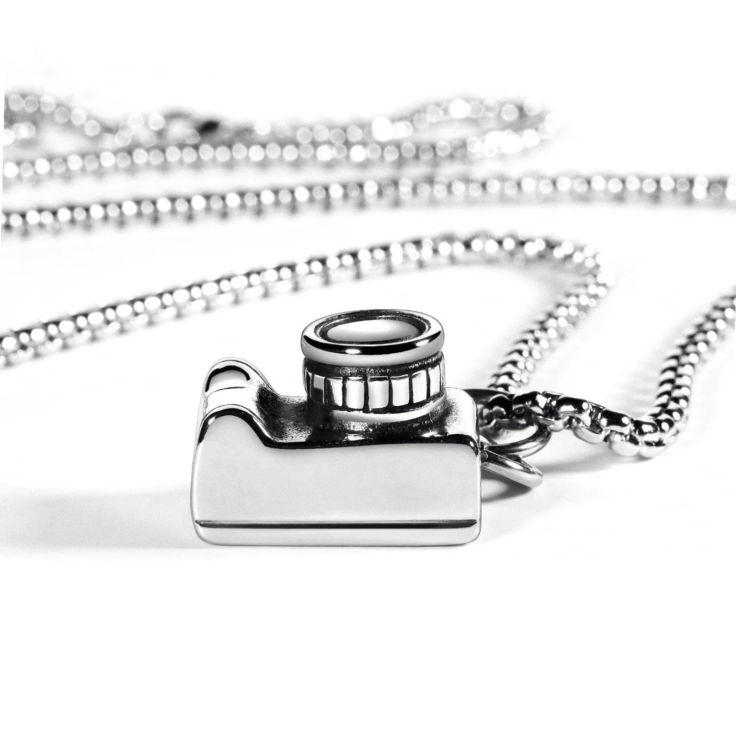 Retro SLR camera necklace hip-hop simple clavicle chain