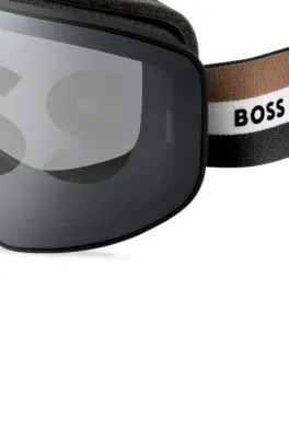 Ski goggles with logo detailing